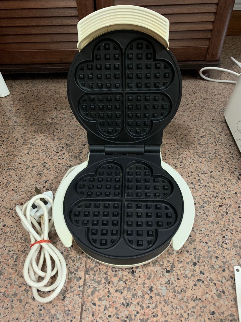 Free black and decker waffle maker (self collect), Furniture & Home