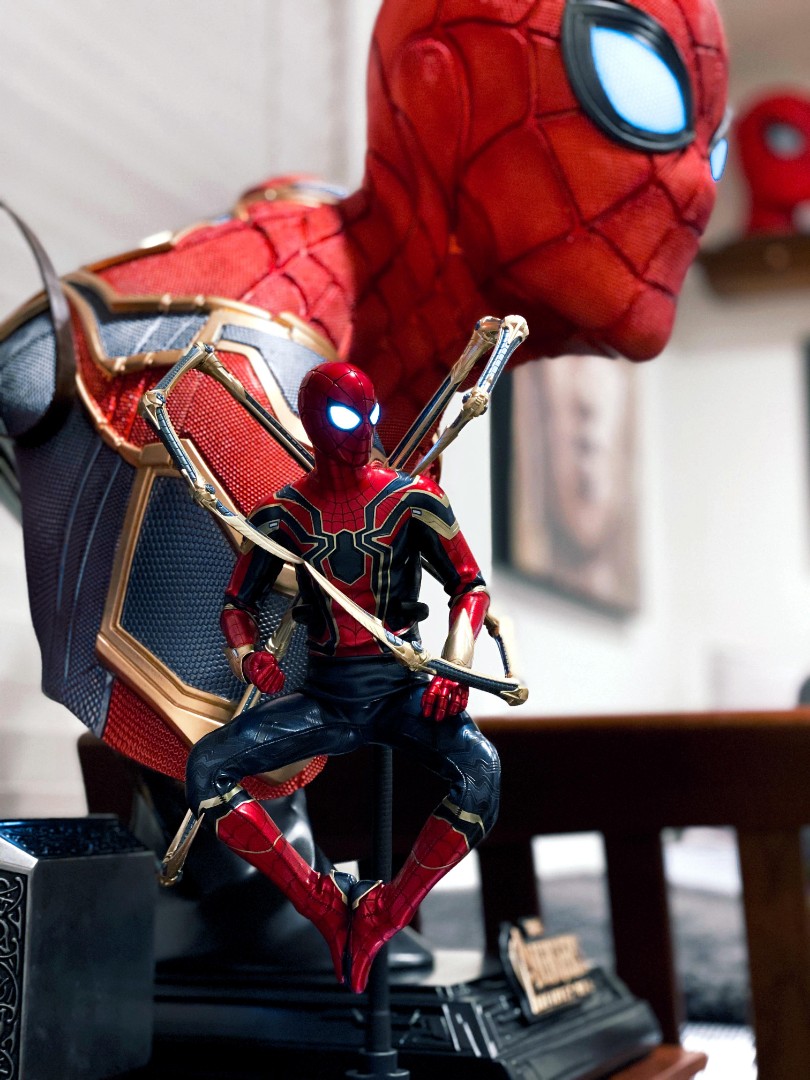 Hot toys cheap iron spider poses