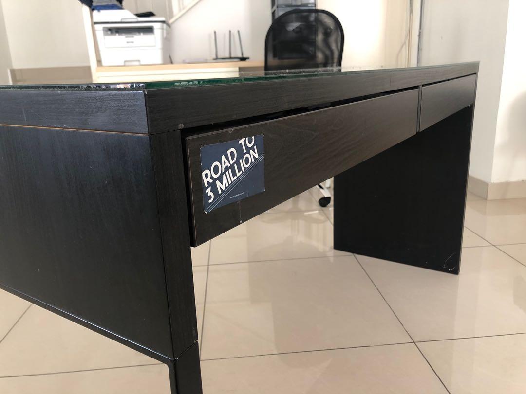 Ikea micke cheap glass top