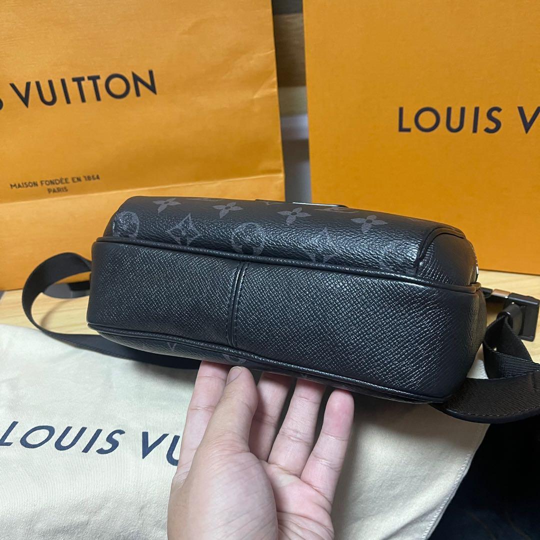Louis Vuitton Outdoor BumBag Taiga Leather Black 21495472
