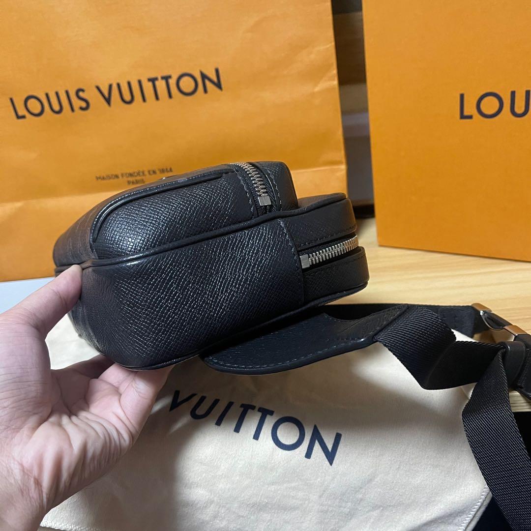 Louis Vuitton Outdoor BumBag Taiga Leather Black 21495472