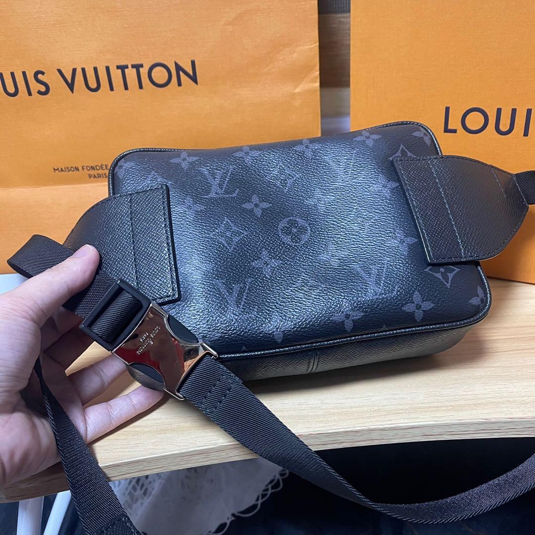 Louis Vuitton Outdoor BumBag in Black Taiga Leather ref.936089 - Joli Closet