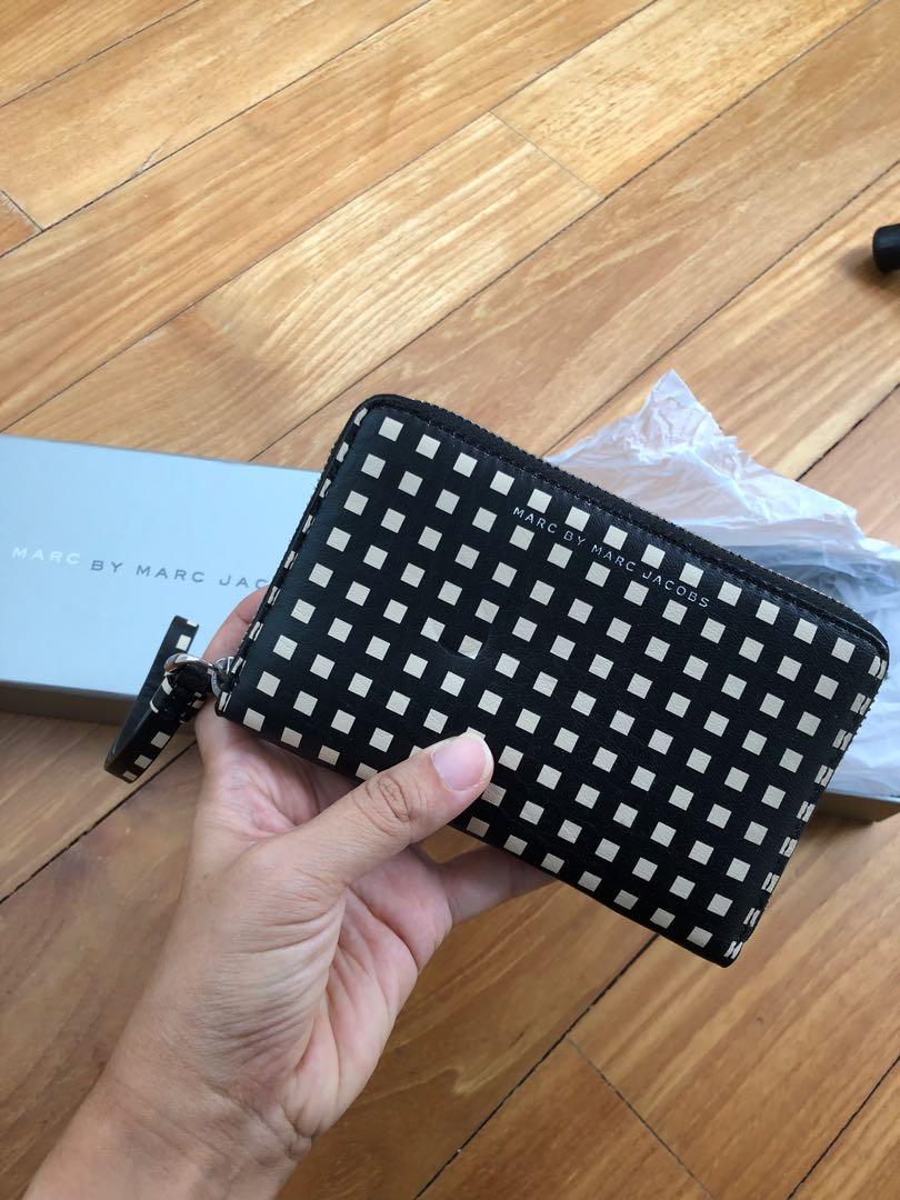 Marc jacobs pouch wallet on sale
