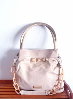 (Category: ) located in . Submitted by bloominstyle (Listing ID 1090682703, Image 1). Description: .