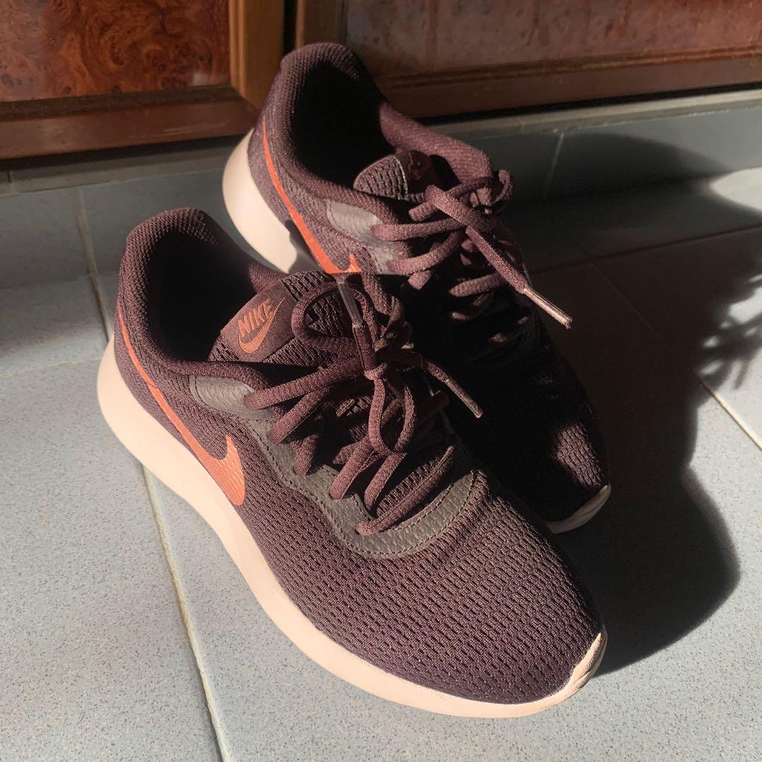 womens purple nike running shoes