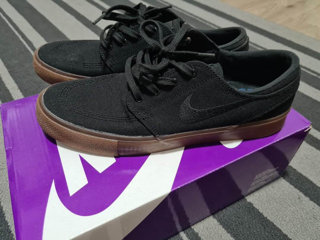 Nike SB shoe, Men's Fashion, Footwear, Sneakers on Carousell
