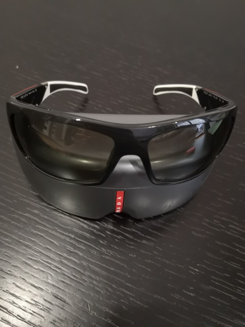 Prada shop sports glasses