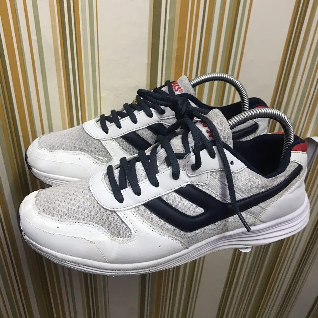 PROSPECS Shoes Men s Fashion Footwear Sneakers on Carousell
