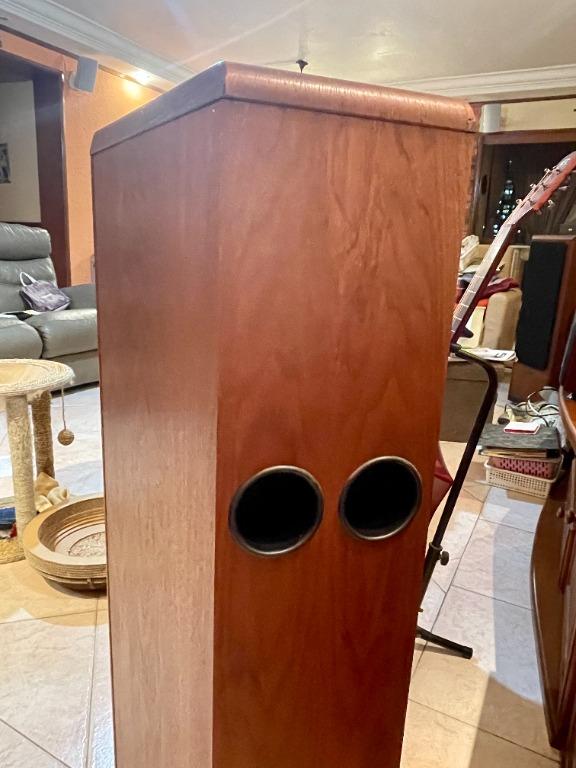 Tannoy D700 Floorstanding Speakers. (Tags Harbeth, B&W, Dynaudio