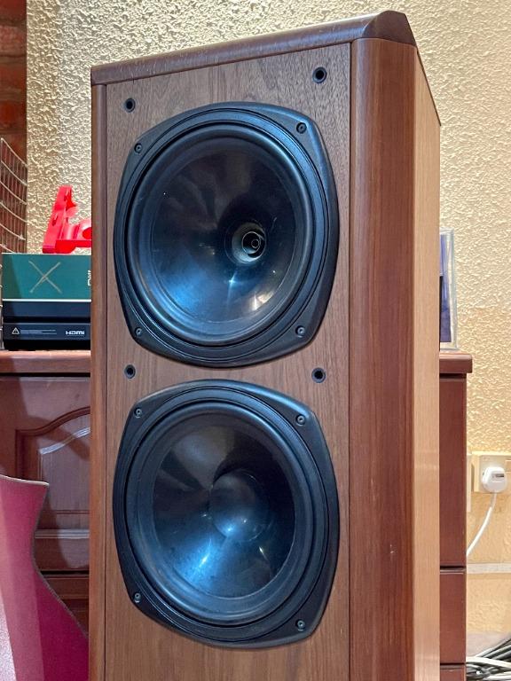 Tannoy D700 Floorstanding Speakers. (Tags Harbeth, B&W, Dynaudio
