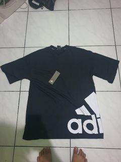 Adidas Big Badge Tshirt Oversized