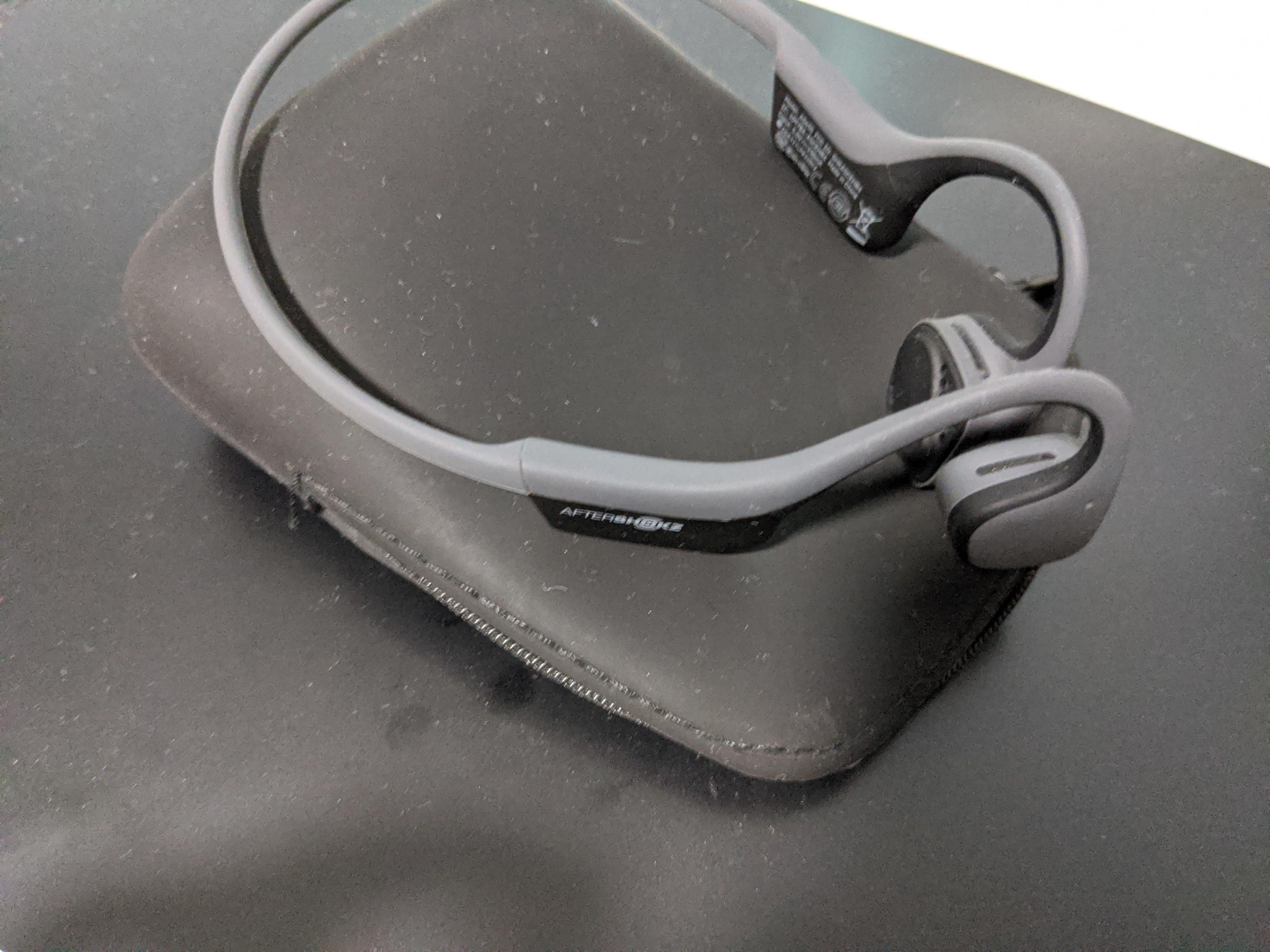 Aftershokz bluetooth headset A5650