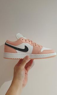 (Category: ) located in . Submitted by superbsssneakers (Listing ID 1085415308, Image 1). Description: .