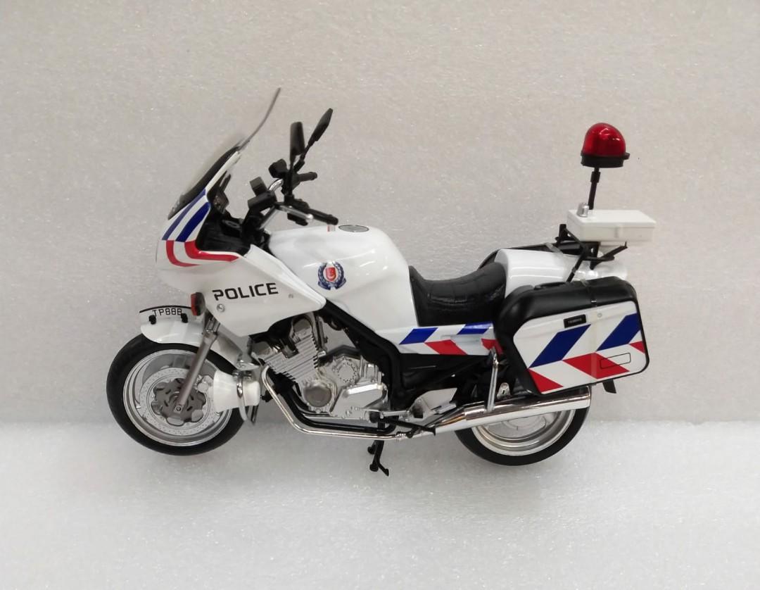 DCV9003 SINGAPORE POLICE FORCE TRAFFIC POLICE SPF TRAFFIC POLICE PATROL  MOTORCYCLE LIMITED EDITION (2500PCS) 1/12 SCALE