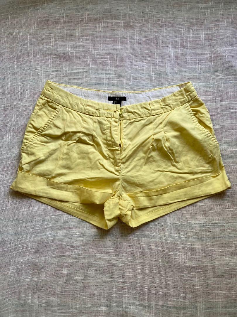 H&M Midwaist Cotton Shorts (Category: Shorts) located in Bacolod City. Submitted by katcss (Listing ID 1085325976, Image 1). Description: PLEASE READ the following before MAKING AN OFFER 😊 🚫 LAST PRICE POSTED! 🚫SHIPPING FEE NOT INCLUDED 🚫1 DAY RESERVATION ONLY 🚫JOY RESERVERS WILL BE REPORTED 💸 MOP: RCBC/Diskartech, Chinabank, Gcash 🌀 Size 36 on tag, S-M frames 🌀 Swipe left to see more details 🌀 Used only once and grown out of it 🌀 In go