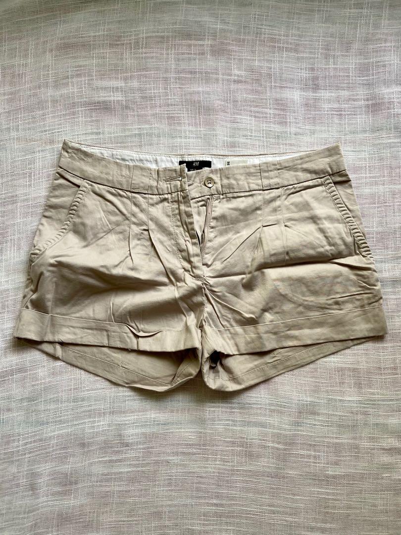 H&M Midwaist Cotton Shorts (Category: Shorts) located in Bacolod City. Submitted by katcss (Listing ID 1085326064, Image 1). Description: PLEASE READ the following before MAKING AN OFFER 😊 🚫 LAST PRICE POSTED! 🚫SHIPPING FEE NOT INCLUDED 🚫1 DAY RESERVATION ONLY 🚫JOY RESERVERS WILL BE REPORTED 💸 MOP: RCBC/Diskartech, Chinabank, Gcash 🌀 Size 36 on tag, S-M frames 🌀 Swipe left to see more details 🌀 Used only once and grown out of it 🌀 In go