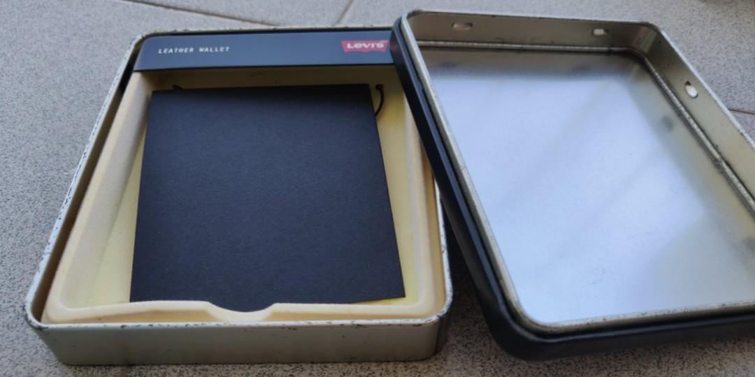 Levi's wallet box, Men's Fashion, Watches & Accessories, Wallets & Card ...