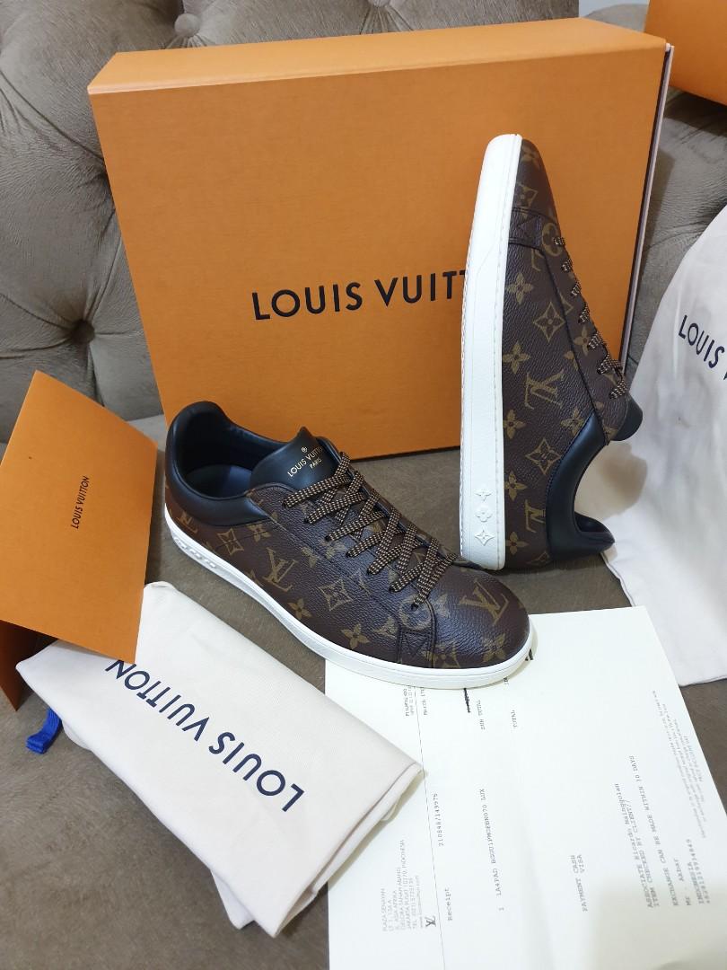 LOUIS VUITTON Runner Tatic Sneakers LV, Fesyen Pria, Sepatu , Sneakers di  Carousell