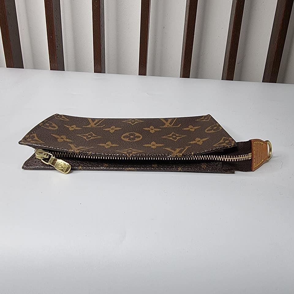 LOUIS VUITTON POCHETTE WITH STRAP (Category: Luxury Bags & Wallets) located in Cagayan de Oro. Submitted by moiobsession (Listing ID 1085364218, Image 3). Description: Authentic Datecode intact With vachetta new strap Follow us on instagram: moiobsessionluxury.