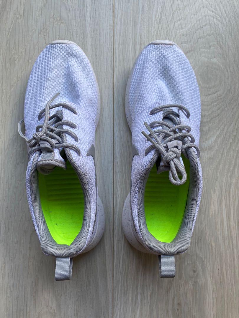 Limited edition nike roshe store