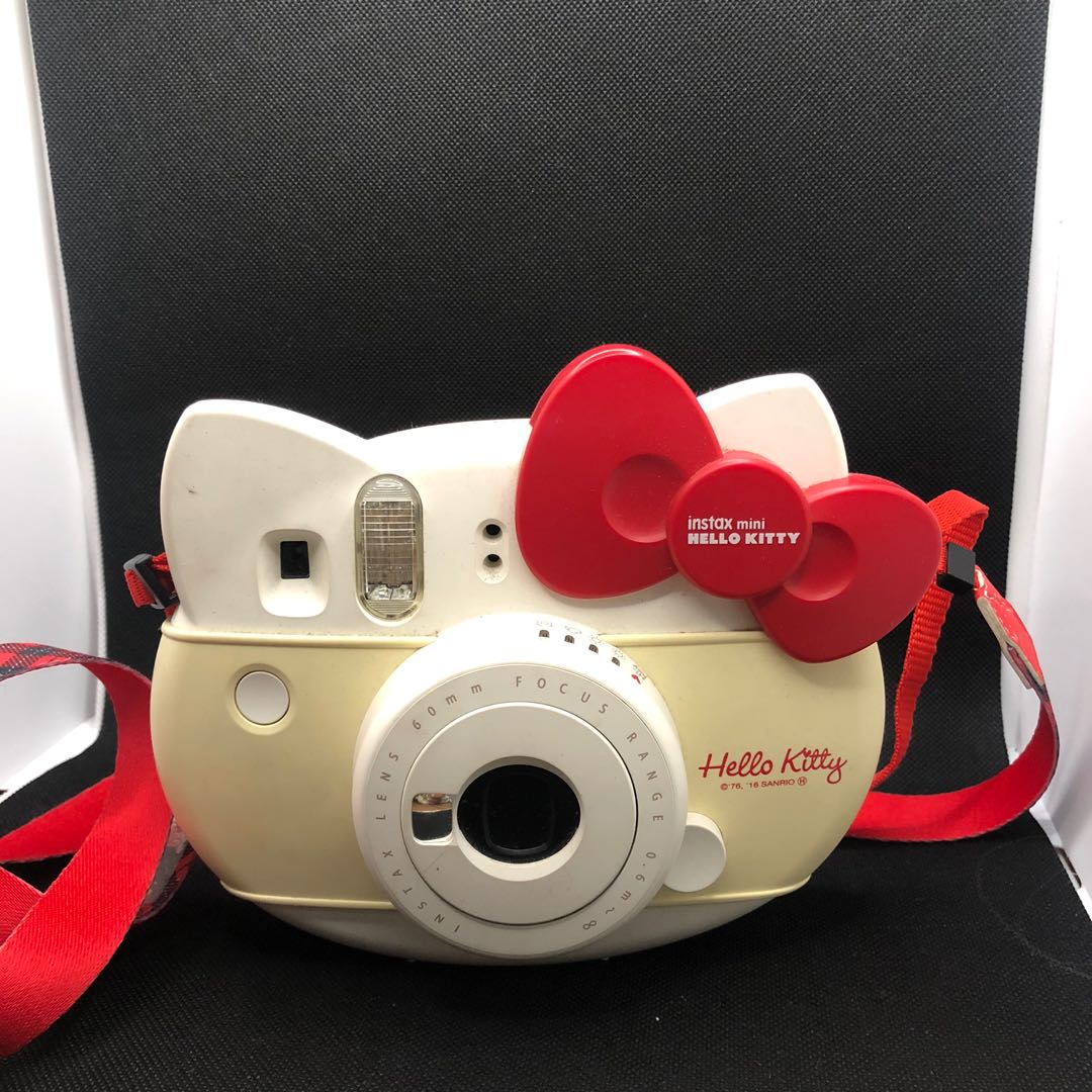 Polaroid hello kitty, Photography, Cameras on Carousell