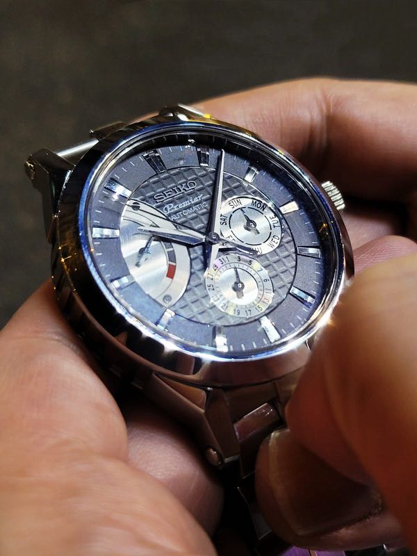 Seiko premier 6r20 top