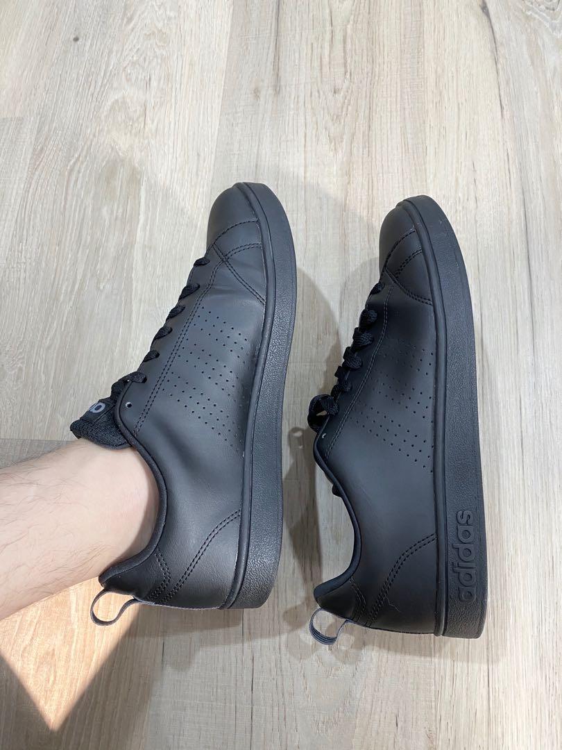 Foto sepatu deals adidas hitam polos