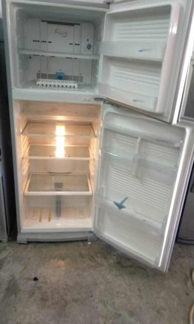 Sharp fridge (Category: Refrigerators & Freezers) located in Kuala Lumpur. Submitted by omi1991 (Listing ID 1085466982, Image 2). Description: Good working.