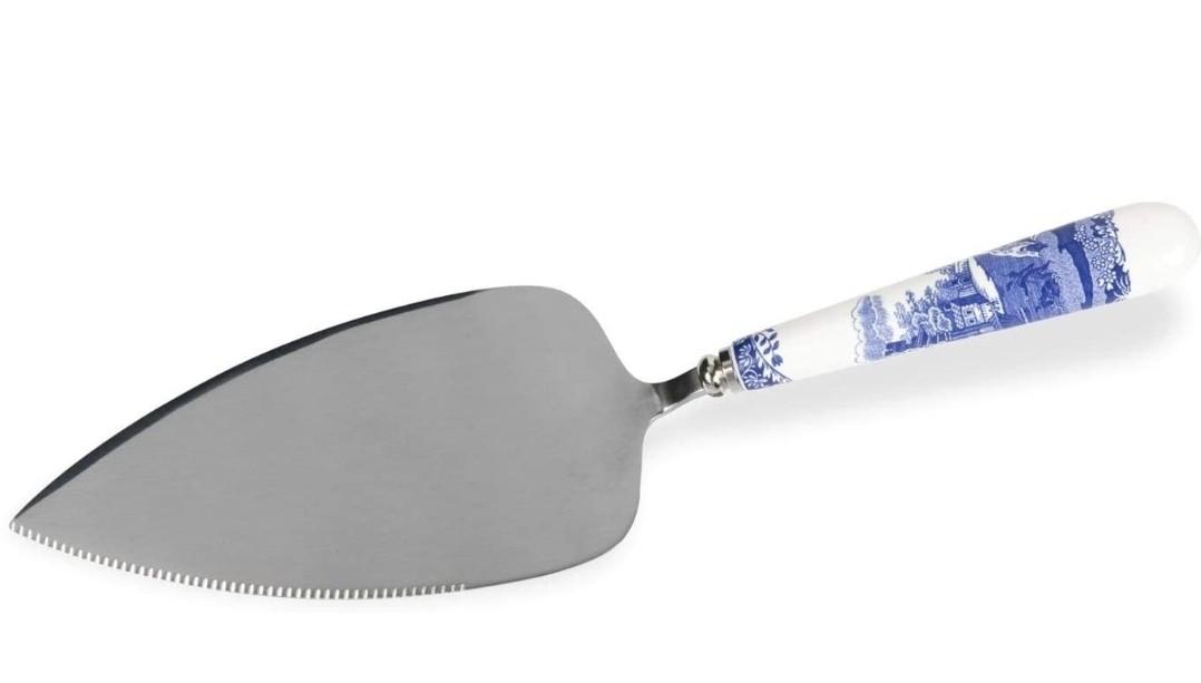 Spode Blue Italian Cake Knife (Category: Other Kitchenware & Tableware) located in Quezon City. Submitted by cl.rzl (Listing ID 1085513767, Image 2). Description: ON HAND!!!! 🏴󠁧󠁢󠁥󠁮󠁧󠁿English (UK) brand🇬🇧 as seen in Downton Abbey Material: Porcelain Dimensions: 10 inch Product Care: Hand Wash Blue Italian was used downstairs in the manor house of Dowager Countess of Grantham. It was launched in 1816 and is Spode’s oldest and most iconic de