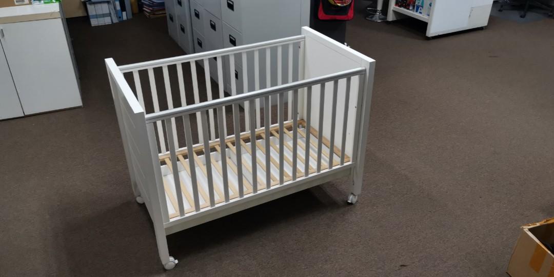 pali white crib
