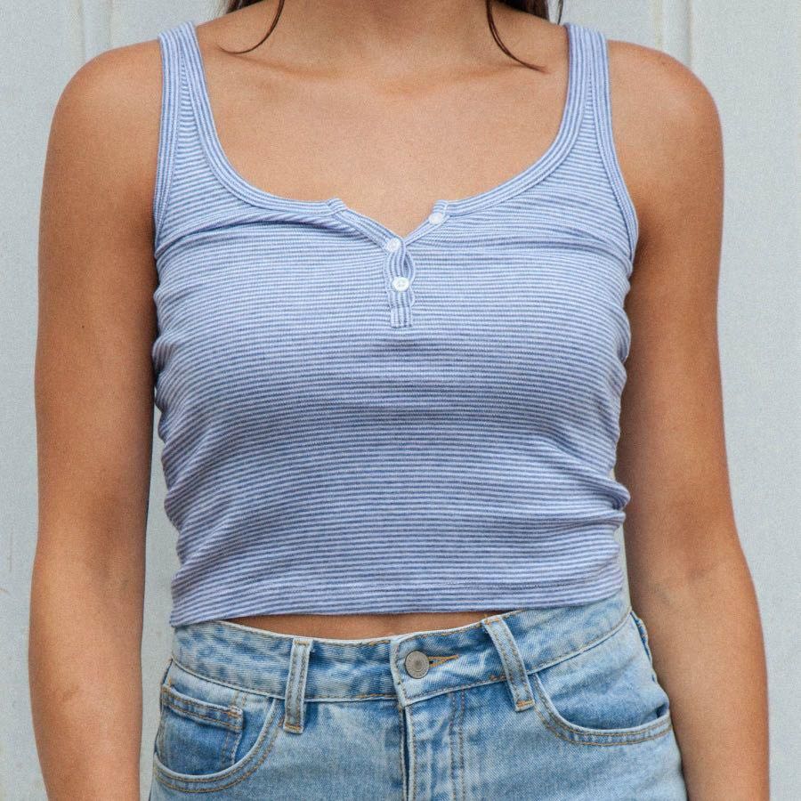 Dalis tank Brandy Melville  Tank top outfits, Clothes, Outfits juvenil