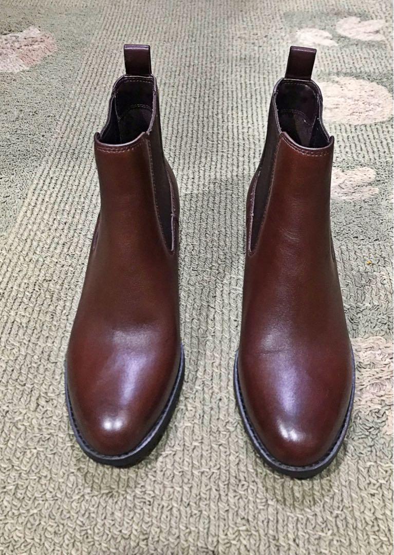 Cole haan newburg chelsea boot discount