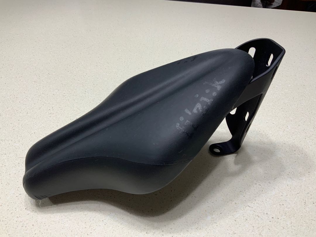 fizik Mistica saddle with carriage kit, Sports Equipment, Bicycles