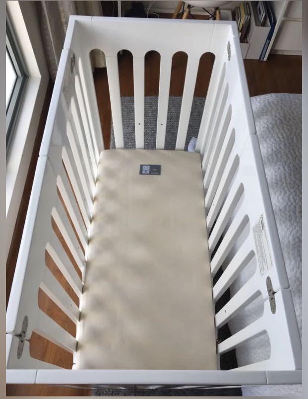 Foldable Bloom alma mini crib with spare sheets and bumper, Babies