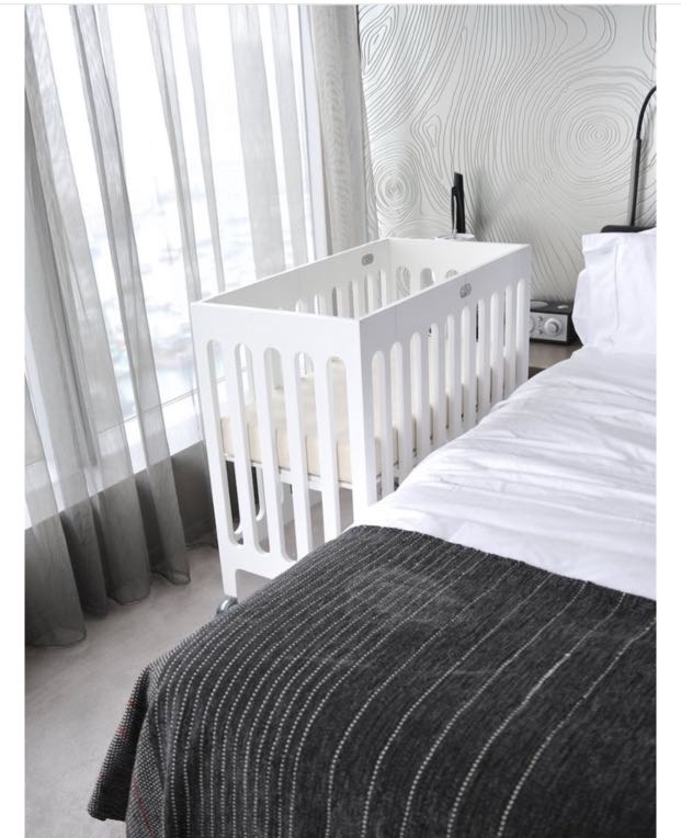 Foldable Bloom alma mini crib with spare sheets and bumper, Babies
