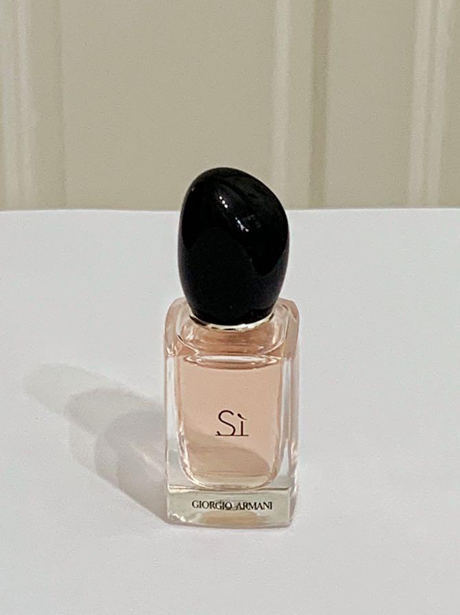 Giorgio Armani Si EDP Perfume - Travel Size 7 ml, Beauty & Personal Care,  Fragrance & Deodorants on Carousell