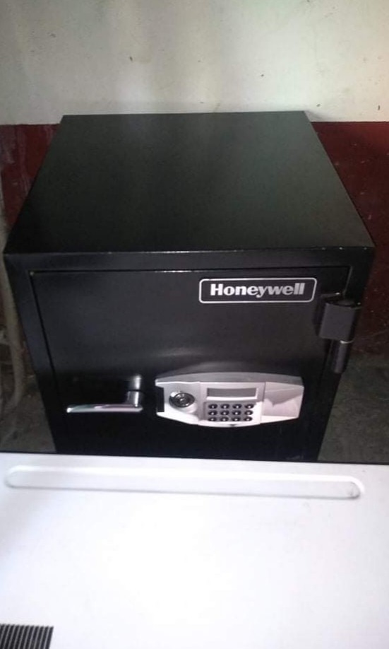 Honeywell money vault, Everything Else, Others on Carousell