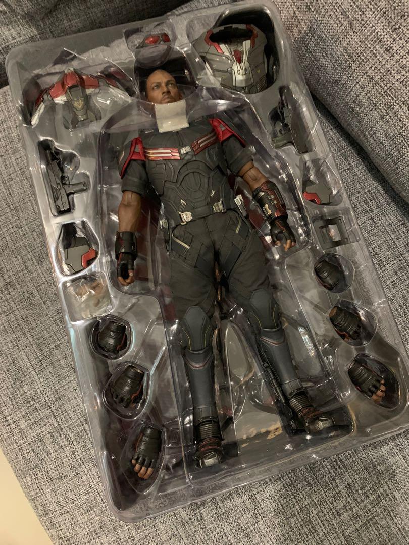 Hot toys falcon civil war hotsell
