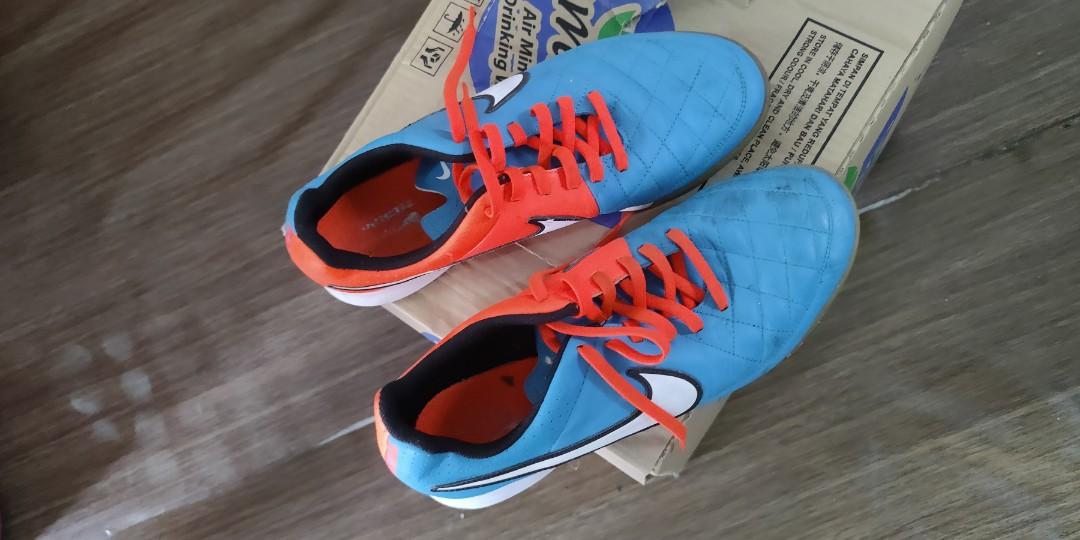 Kasut Nike Futsal Men s Fashion Footwear Sneakers on Carousell