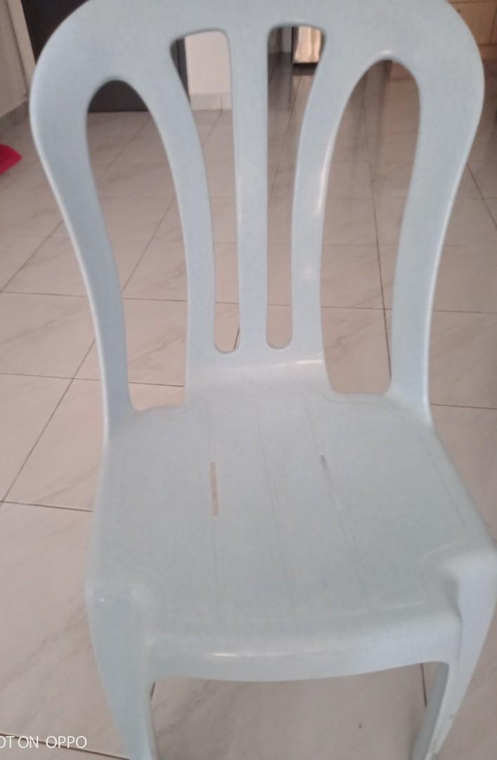 Kerusi plastik, Furniture & Home Living, Furniture, Chairs on Carousell