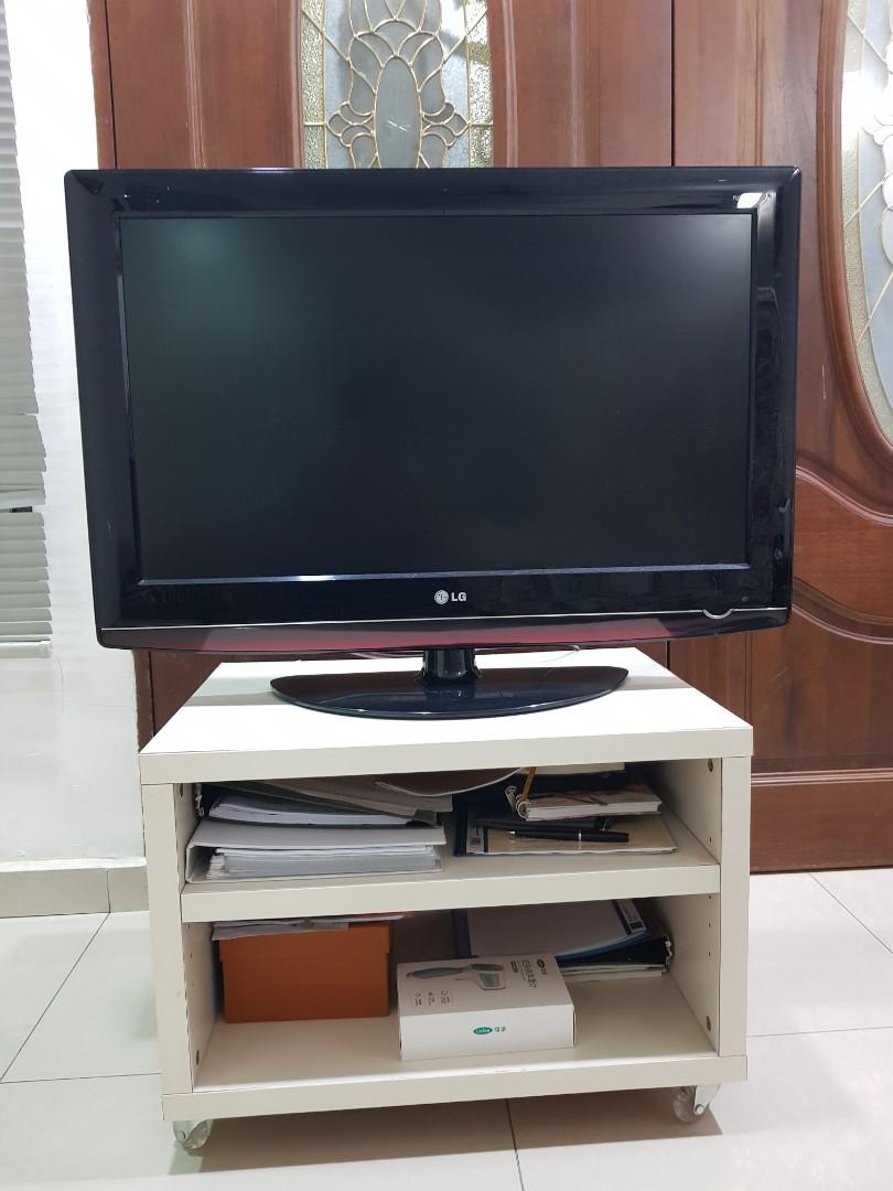 LG 32 inch 1080P TV FREE mini tv rack