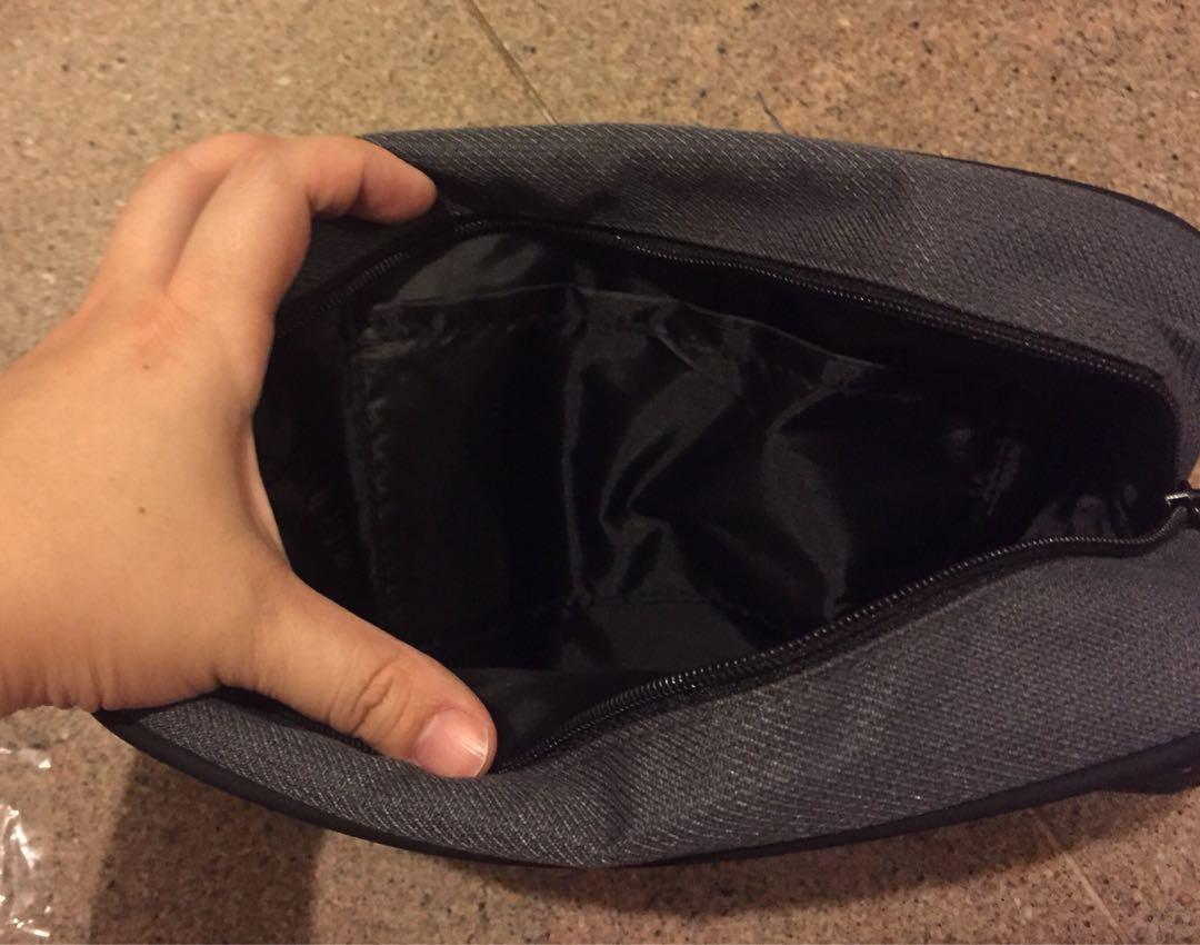 Hugo boss pouch sale sales