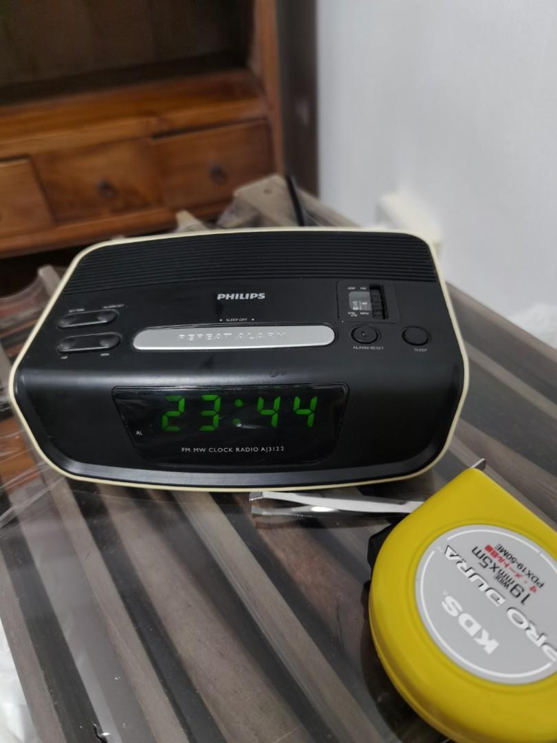 Philips clock radio aj3122, Audio, Portable Music Players on Carousell