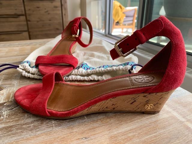 TORY BURCH RED SAVANNAH WEDGE SANDALS on Sale Women s Fashion Shoes on Carousell