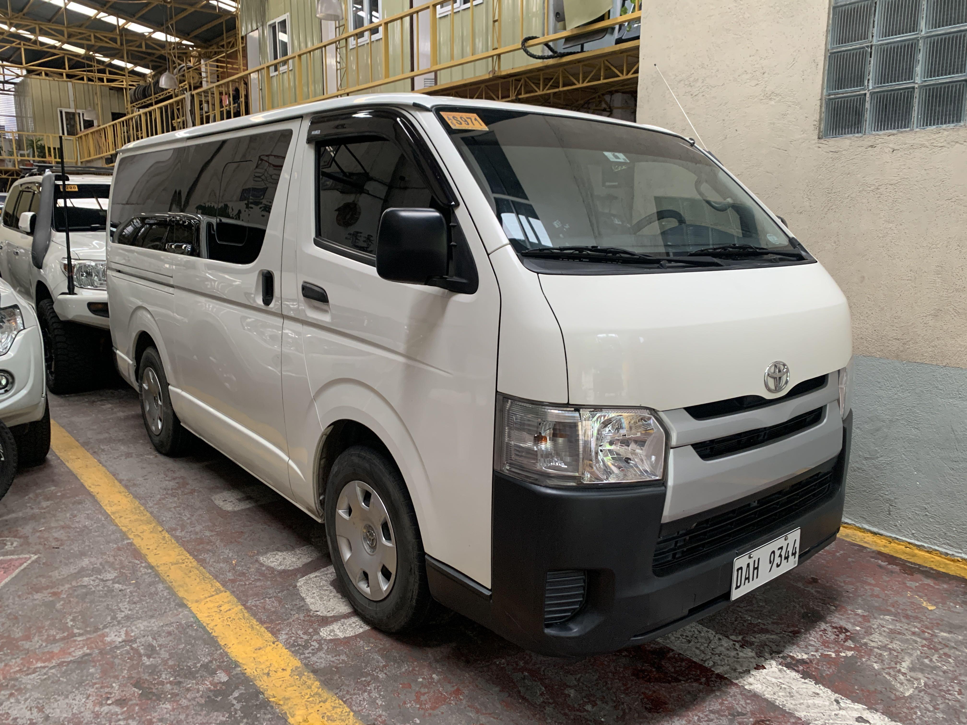 Toyota hiace van 14 seater best sale