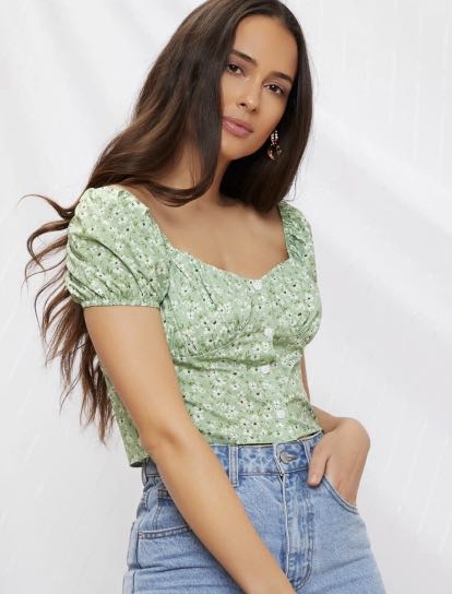 Green puff sleeve on sale crop top