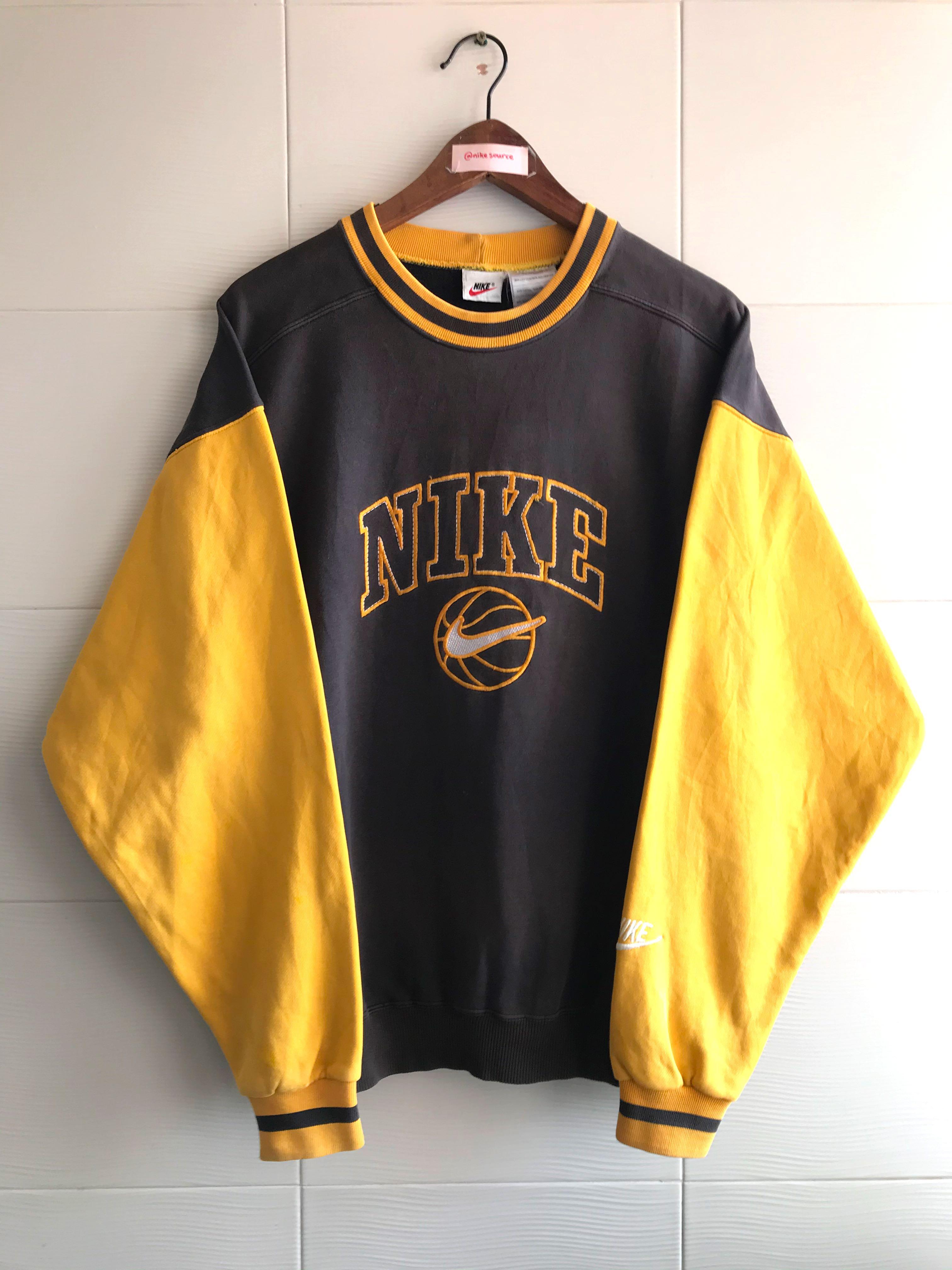 Nike basketball sweatshirt store