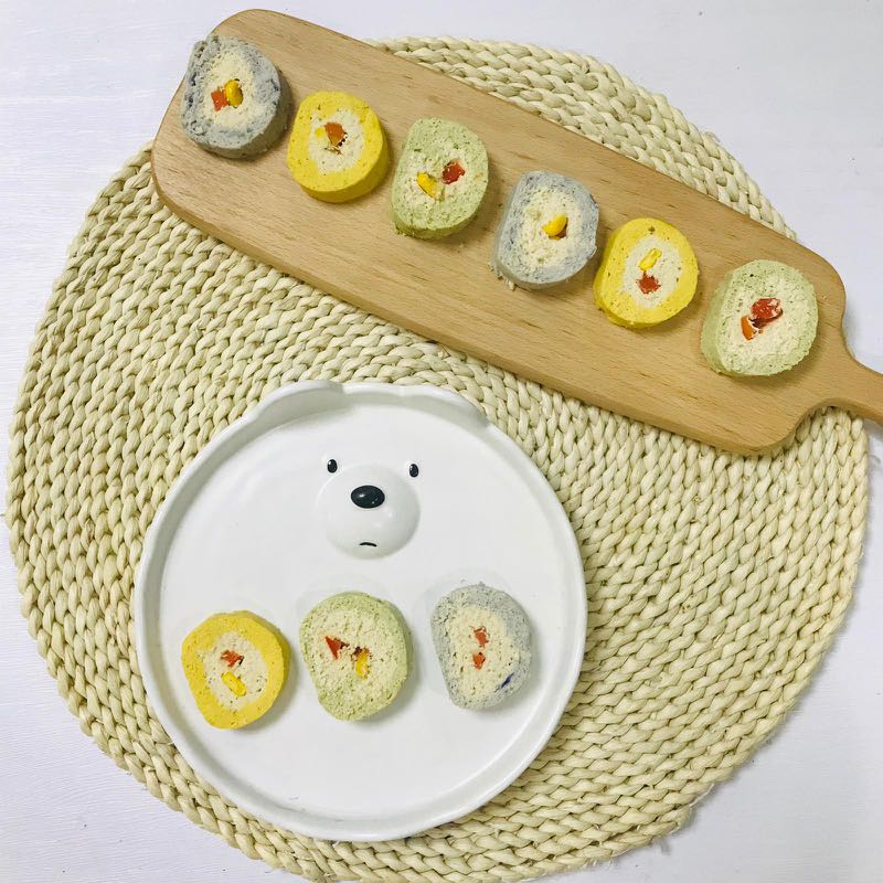 寵物鮮食瑞士卷寵媽工房推出鮮食系列 可以常溫保存 免去冷凍配送費用 三種口味含肉量達80 內含彩椒甘筍粟米 高溫殺菌處理常溫保存獨立包裝