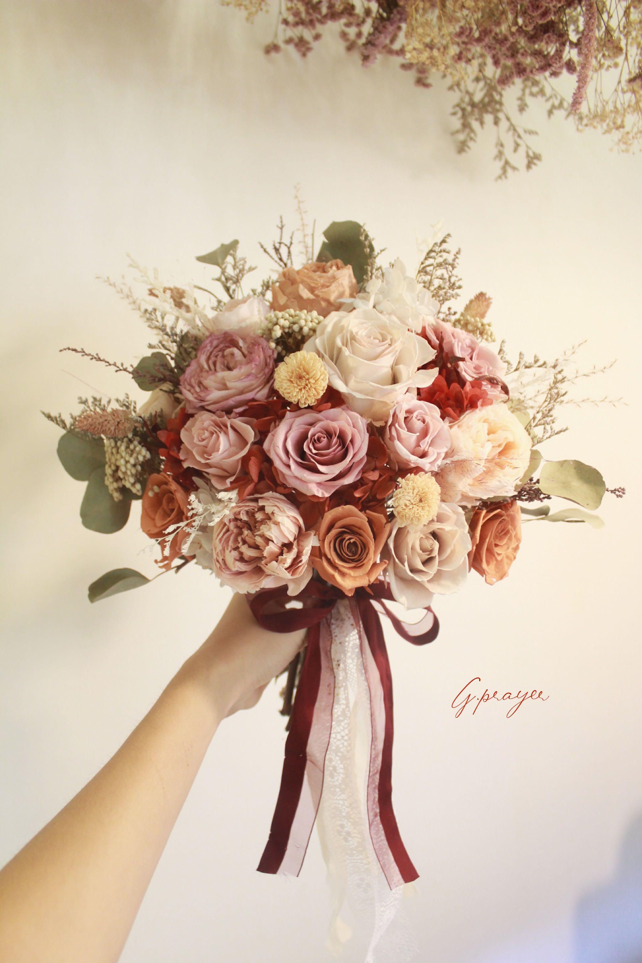 新娘保鮮花花球bridal Flower Bouquet G 婚禮花藝設計新娘保鮮花花球花球訂製婚禮場地佈置新郎襟花伴娘腕花 客席桌中心花藝裝飾設計鮮花花束玻璃花球純手作保鮮花永生花乾花結婚禮物生日禮物婚禮情人節禮物新娘花球 興趣及遊戲 手作 自家設計 文具及工藝