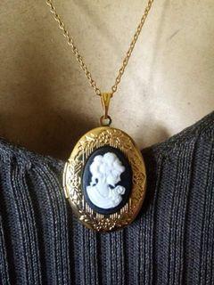 For Sale I have this  Victorian Black and white Cameo Lady Photo Locket Jewelry Necklace   #cameo #necklace #jewelry #locket  Beautiful 18mm by 13mm resin cameo  Opens up for Photo, picture or keepsake   18" Stainless Chain  Decorative gold plated frame